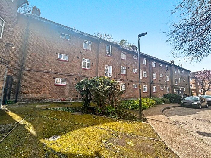 3 Bedroom Flat For Sale In John Newton Court, Welling, Kent, DA16