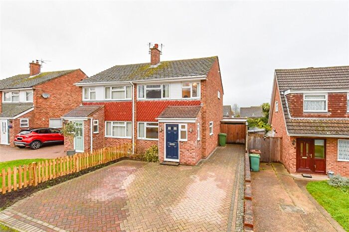 3 Bedroom Semi Detached House For Sale In Chipstead Close, Maidstone, Kent, ME16