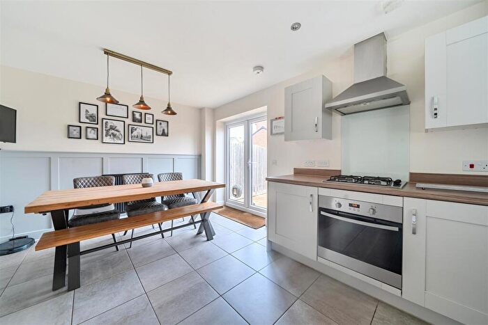 3 Bedroom Semi-Detached House For Sale In Sutherland Lane, Bedford, MK40