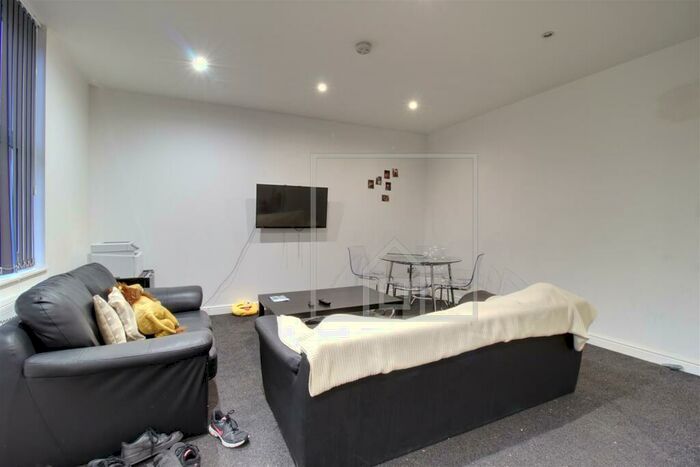 3 Bedroom House To Rent In Royal Park Terrace, Hyde Park, Leeds, LS6