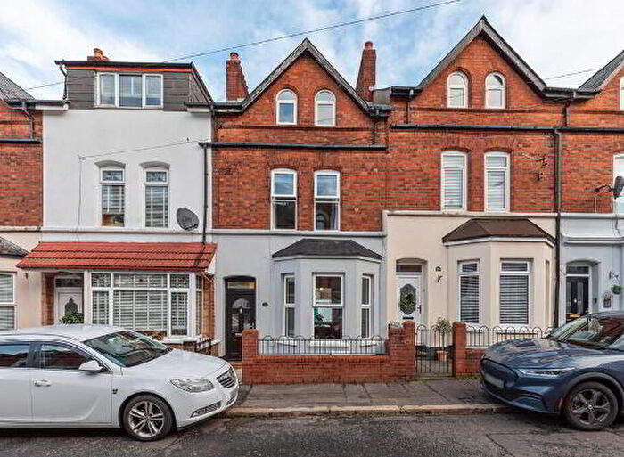 4 Bedroom Mid Terraced House For Sale In Lomond Avenue, Belfast, BT4