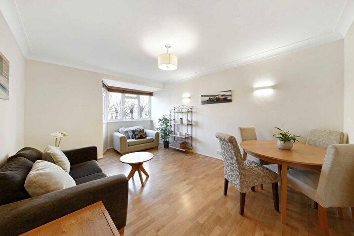 2 Bedroom Flat To Rent In Woodfield Avenue, Streatham, SW16