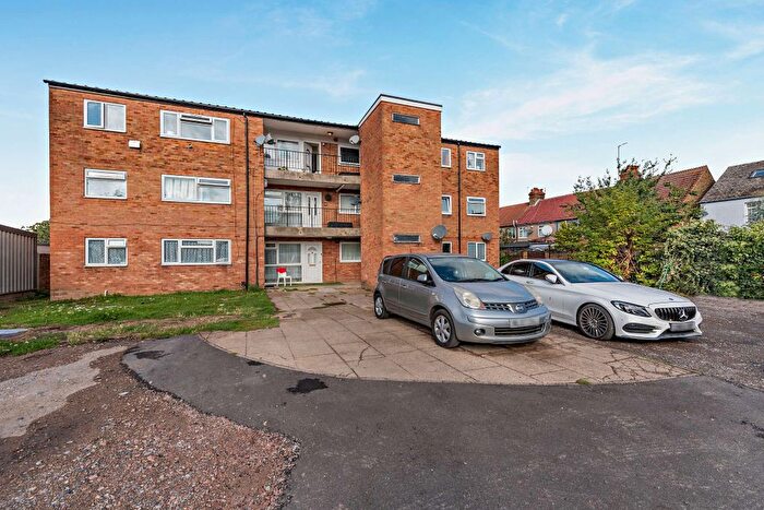 2 Bedroom Flat For Sale In Lady Margaret Road, Southall, UB1