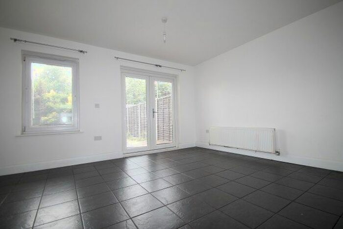 2 Bedroom Property To Rent In Waylen Gardens, Dartford, DA1