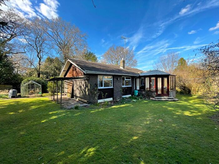 3 Bedroom Detached House For Sale In Roseneath Drive, Chiddingfold, GU8