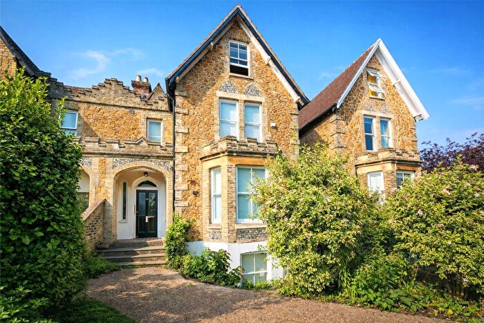 1 Bedroom Flat For Sale In Epsom Road, Guildford, Surrey, GU1