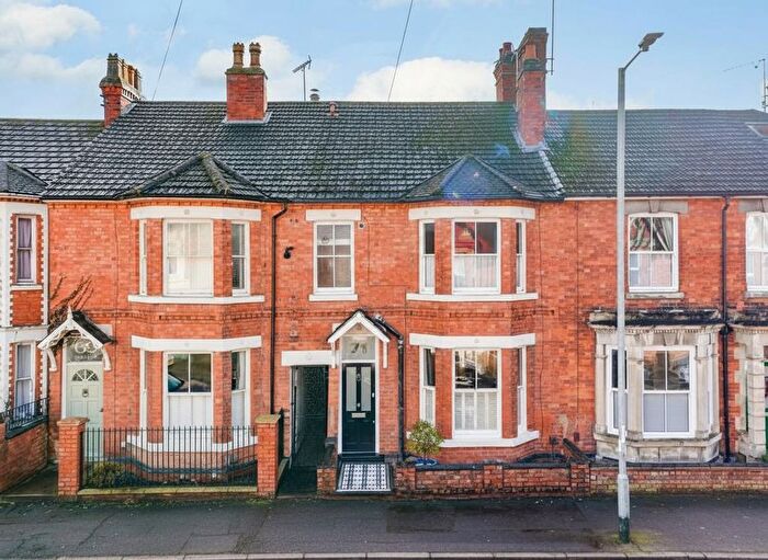 4 Bedroom Terraced House For Sale In Broadway, Kettering, NN15