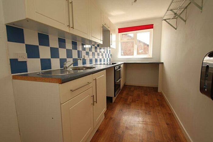 1 Bedroom Flat To Rent In Dibden Close, Throop, BH8