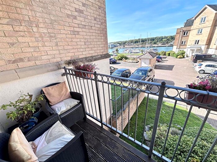 2 Bedroom Apartment For Sale In Medina View, East Cowes, PO32