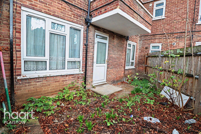 3 Bedroom Apartment For Sale In Vincent Street Canning Town, London, E16