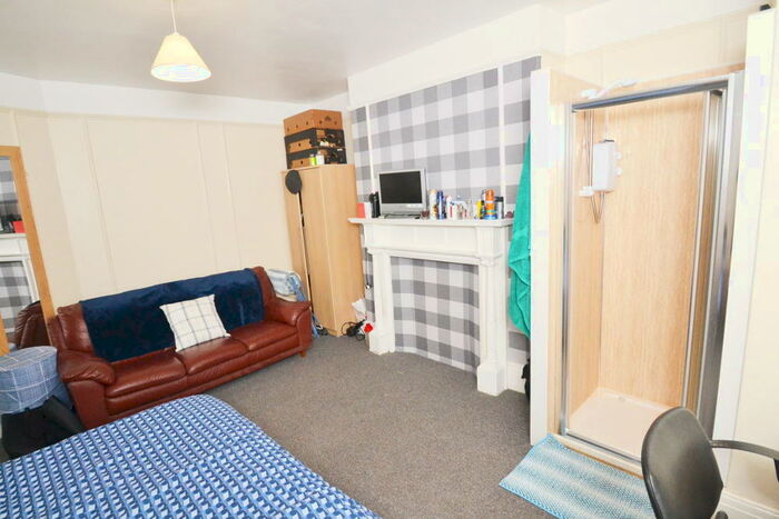 7 Bedroom Semi-Detached House To Rent In Linden Grove, Fallowfield, Manchester, M14