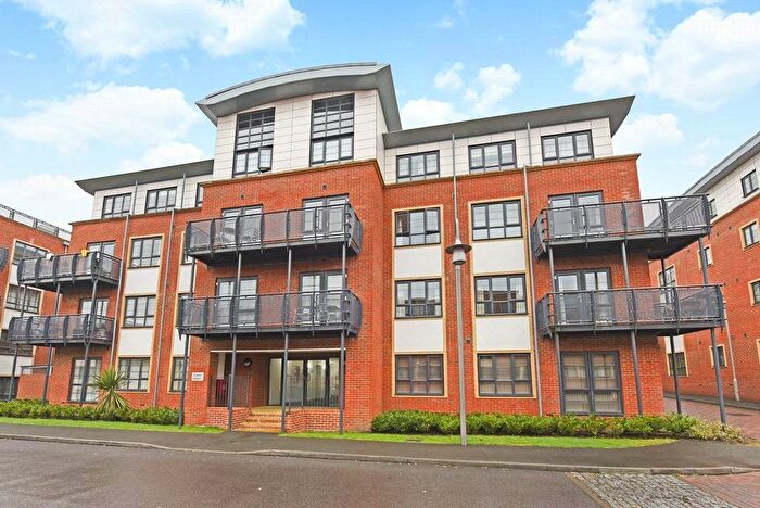 2 Bedroom Flat For Sale In Wallis Square, Farnborough, Hampshire, GU14