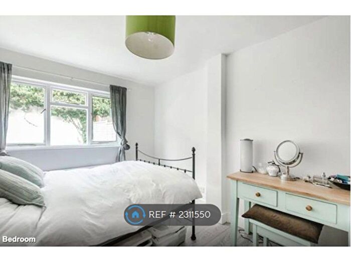 1 Bedroom Flat To Rent In Hindmans Road, London, SE22