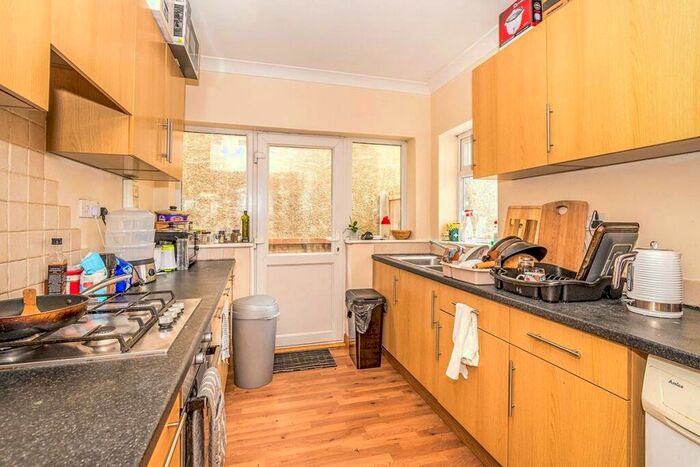 6 Bedroom Semi-Detached House To Rent In Hartley Avenue, Southampton, Hampshire, SO17