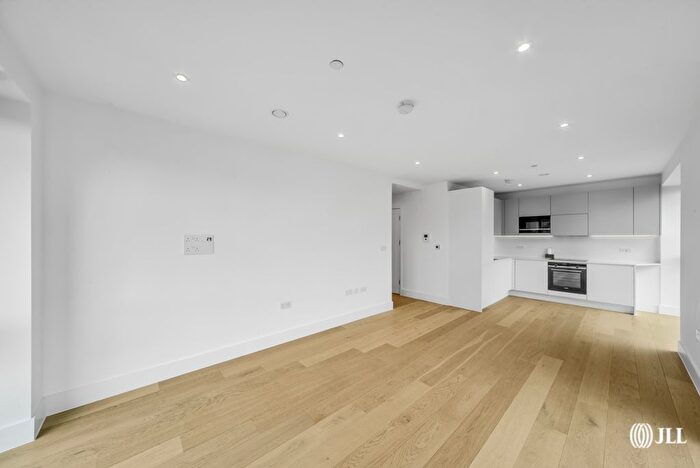 2 Bedroom Flat To Rent In Capital Interchange Way, Brentford, TW8