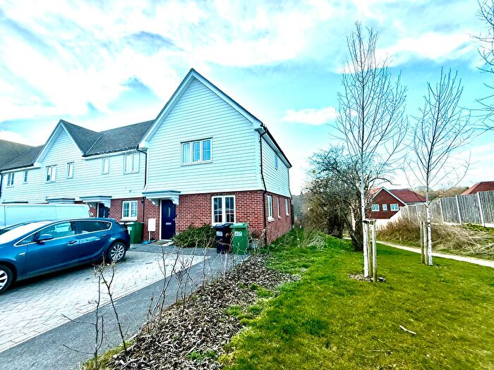 3 Bedroom End Of Terrace House For Sale In Hawthorn Close, Battle, TN33