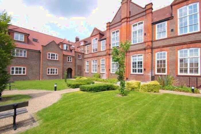 1 Bedroom Flat To Rent In Gammons Lane, Watford, Hertfordshire, WD24