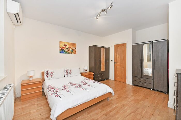 3 Bedroom Flat To Rent In Cromwell Road, London, SW7