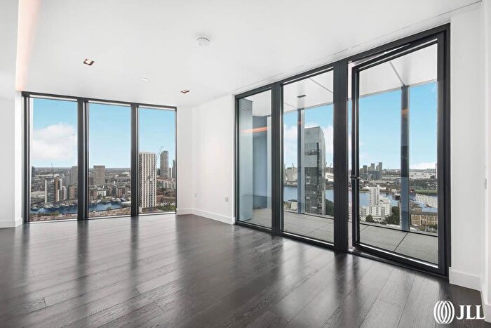 2 Bedroom Flat To Rent In Amory Tower, London, E14