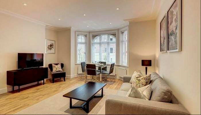 2 Bedroom Flat To Rent In Hamlet Gardens, London, W6