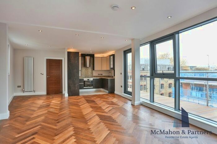 3 Bedroom Flat To Rent In Long Lane, London, SE1