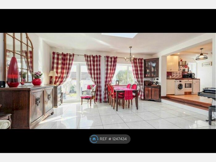 3 Bedroom Semi-Detached House To Rent In Shipman Avenue, Canterbury CT2