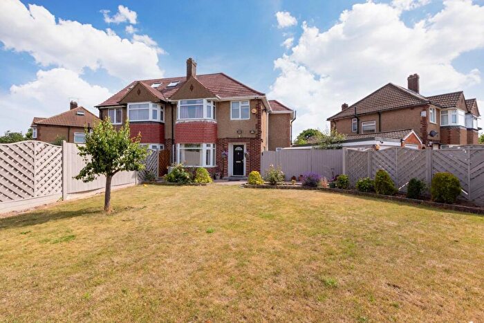 5 Bedroom Semi-Detached House For Sale In Bannister Close, Langley, SL3