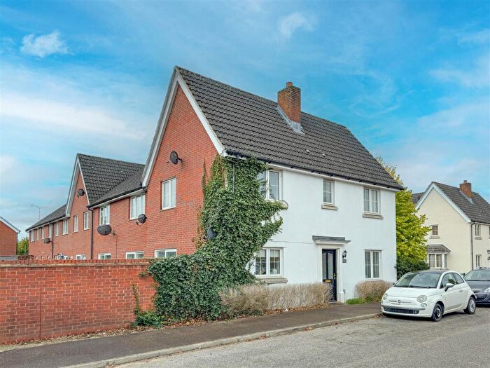 3 Bedroom End Of Terrace House For Sale In Damson Close, Red Lodge, IP28