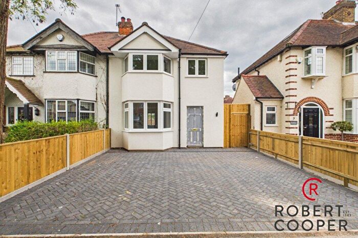 3 Bedroom Semi-Detached House To Rent In The Fairway, Ruislip, HA4