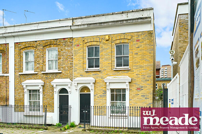 4 Bedroom Semi-Detached House To Rent In Arrow Road, Bow, E3