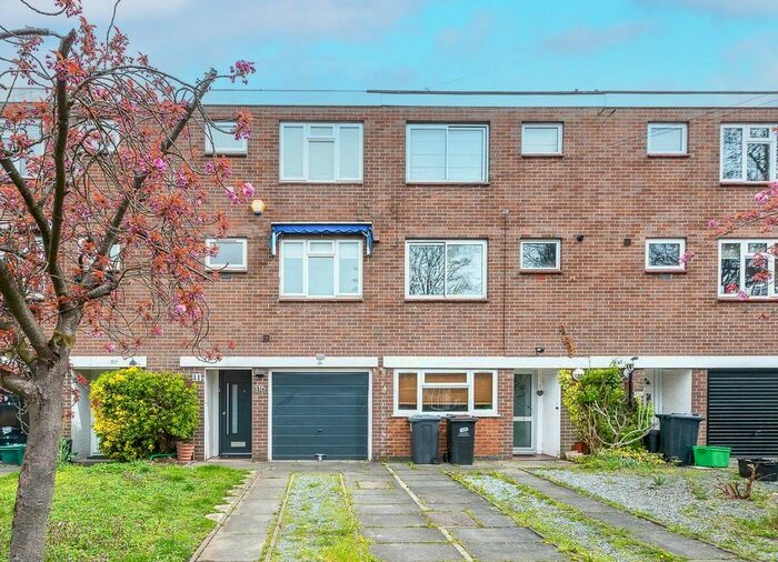 3 Bedroom Town House To Rent In Highland Road, Bromley, BR1