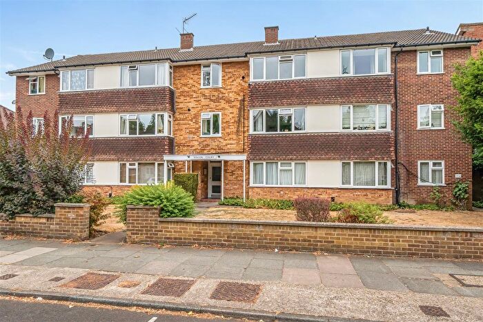 1 Bedroom Flat For Sale In Lovelace Road, Surbiton, KT6