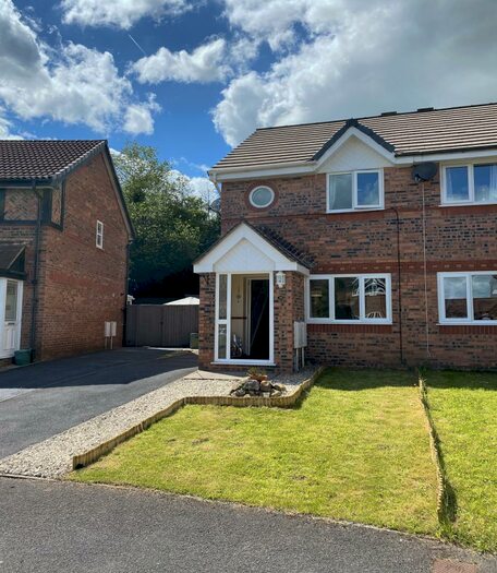 2 Bedroom House To Rent In Hendy, Pontarddulias, SA4