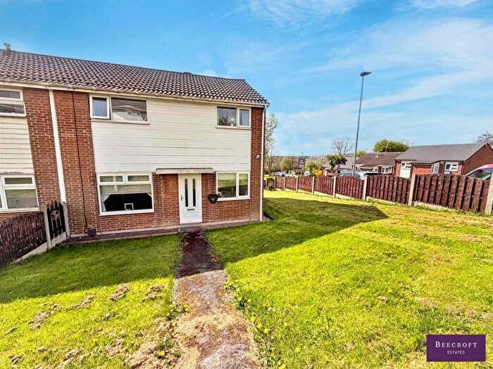 2 Bedroom Town House For Sale In Shaftesbury Drive, Hoyland, Barnsley, S74