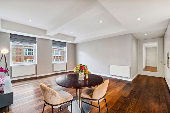 3 Bedroom Flat To Rent In Picton Place, South Marylebone, W1U