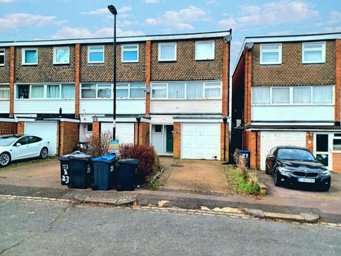 4 Bedroom End Of Terrace House To Rent In Knighton Close, South Croydon, CR2