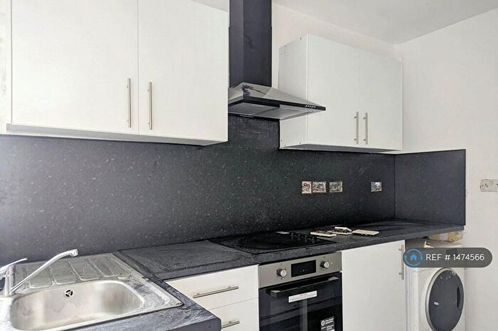 2 Bedroom End Of Terrace House To Rent In Robinhood Close, Mitcham, CR4