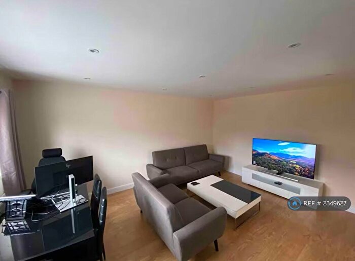 3 Bedroom Flat To Rent In Iveagh Avenue, London, NW10