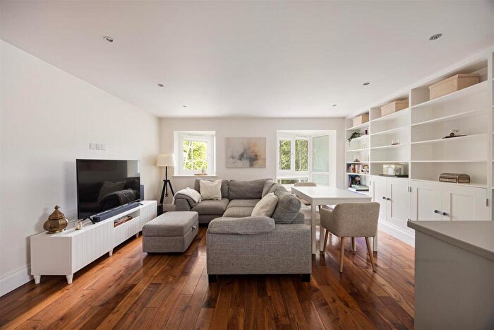2 Bedroom Flat For Sale In New Wanstead, Wanstead, E11