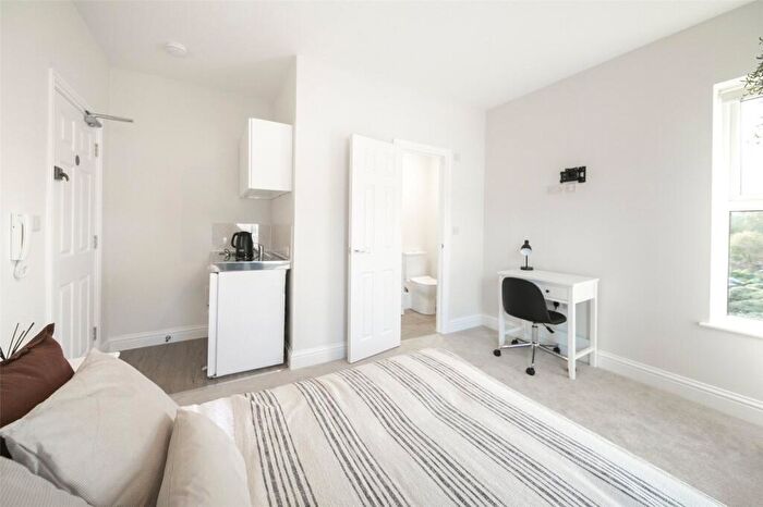1 Bedroom Apartment To Rent In Grosvenor Road, Aldershot, Hampshire, GU11