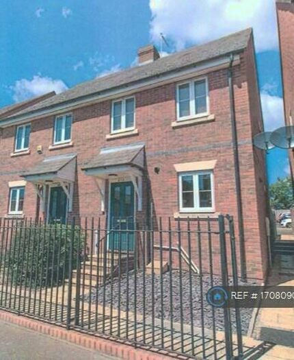 3 Bedroom Semi-Detached House To Rent In Harwich Road, Colchester, CO4