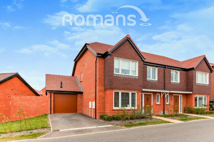 4 Bedroom Semi-Detached House To Rent In Vernon Drive, Tongham, GU10