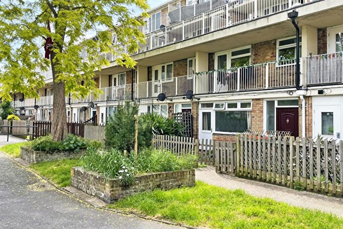 3 Bedroom Apartment To Rent In Woolstaplers Way, Bermondsey, SE16