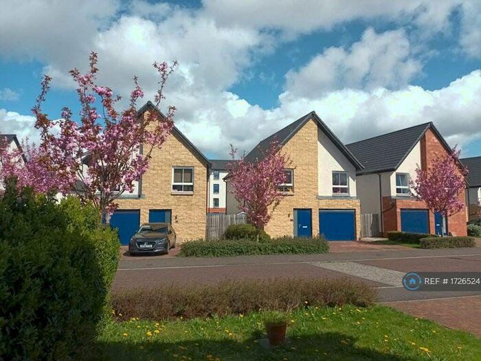 3 Bedroom Semi-Detached House To Rent In Burnshot Walk, Glasgow, G5