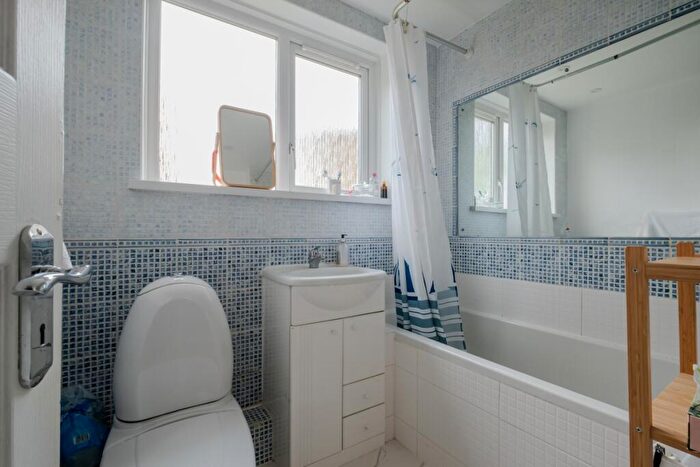 1 Bedroom Flat To Rent In Cornford Grove London., SW12