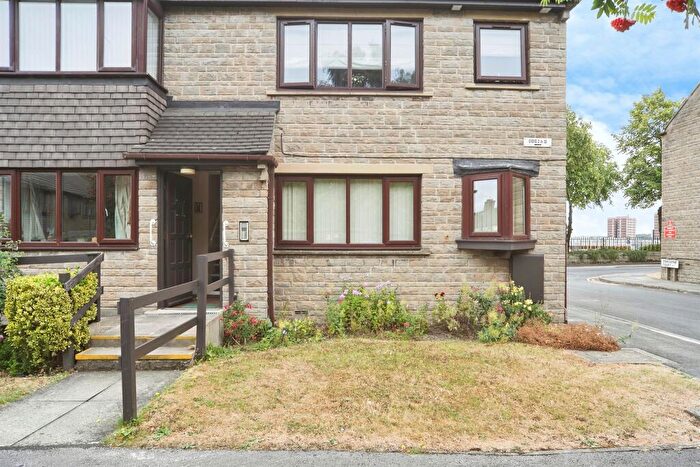 2 Bedroom Flat For Sale In Back Lane, Leeds, LS13