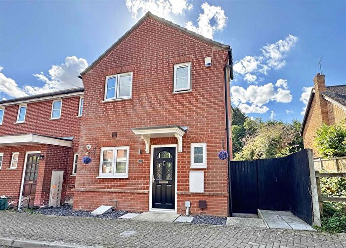 3 Bedroom End Of Terrace House For Sale In Aylesbury Drive, Great Notley, Braintree, CM77