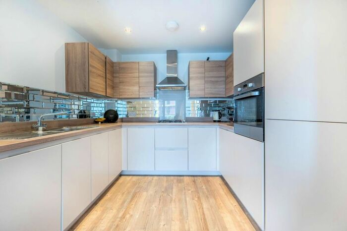 1 Bedroom Flat To Rent In Handley Page Road, Barking, IG11