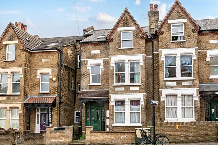 2 Bedroom Apartment For Sale In Ullswater Road, London, SE27