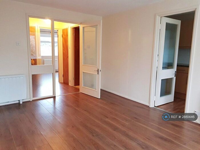 1 Bedroom Flat To Rent In Garrick Crescent, East Croydon, CR0